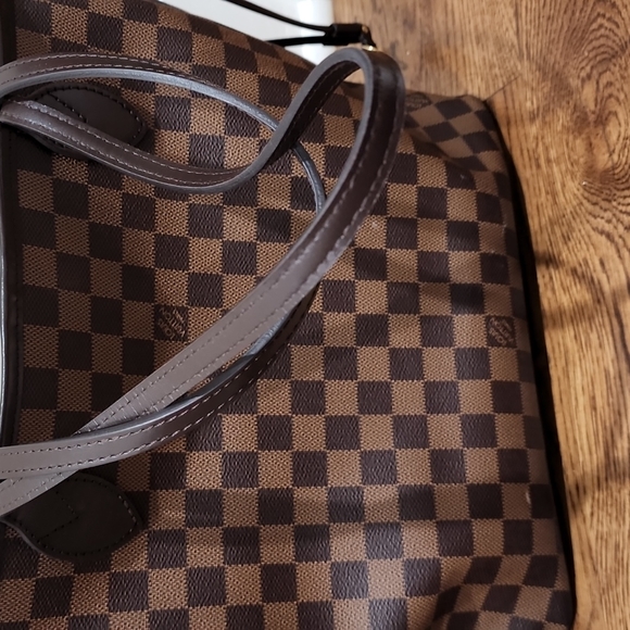 Louis Vuitton Damier Ebene Neverfull MM - Picture 3 of 14